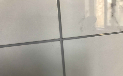 美縫彩砂和瓷縫劑哪個好